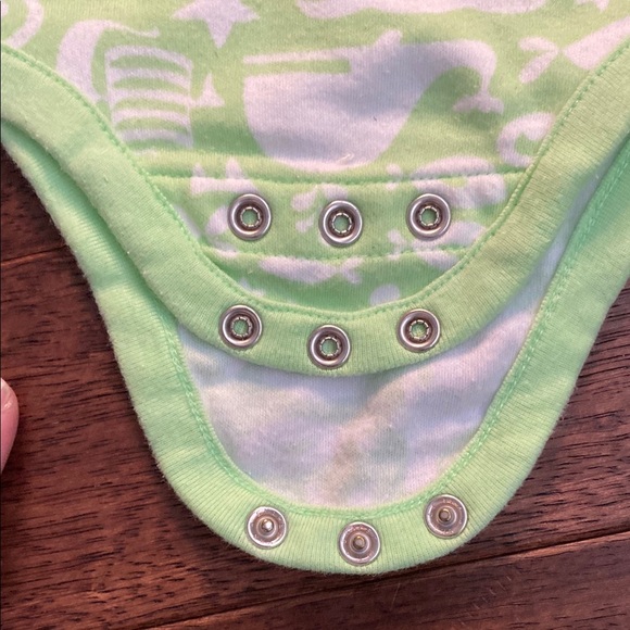 Hanna Andersson Green and White Bodysuit with Playful Patterns - Picture 4 of 7